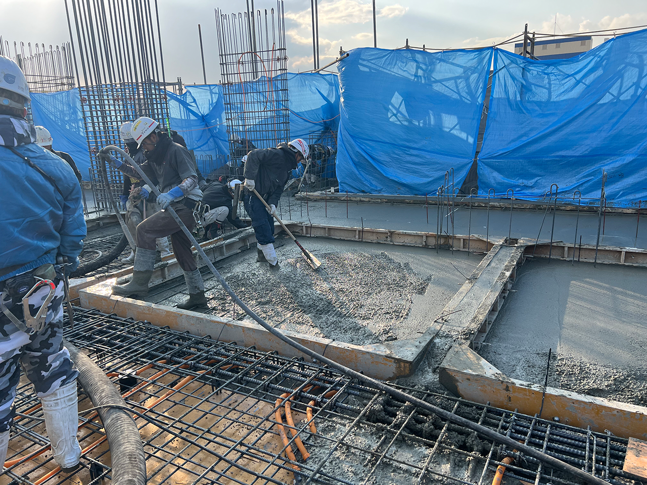 大規模建築の鉄筋組み・土間コンクリート打設施工